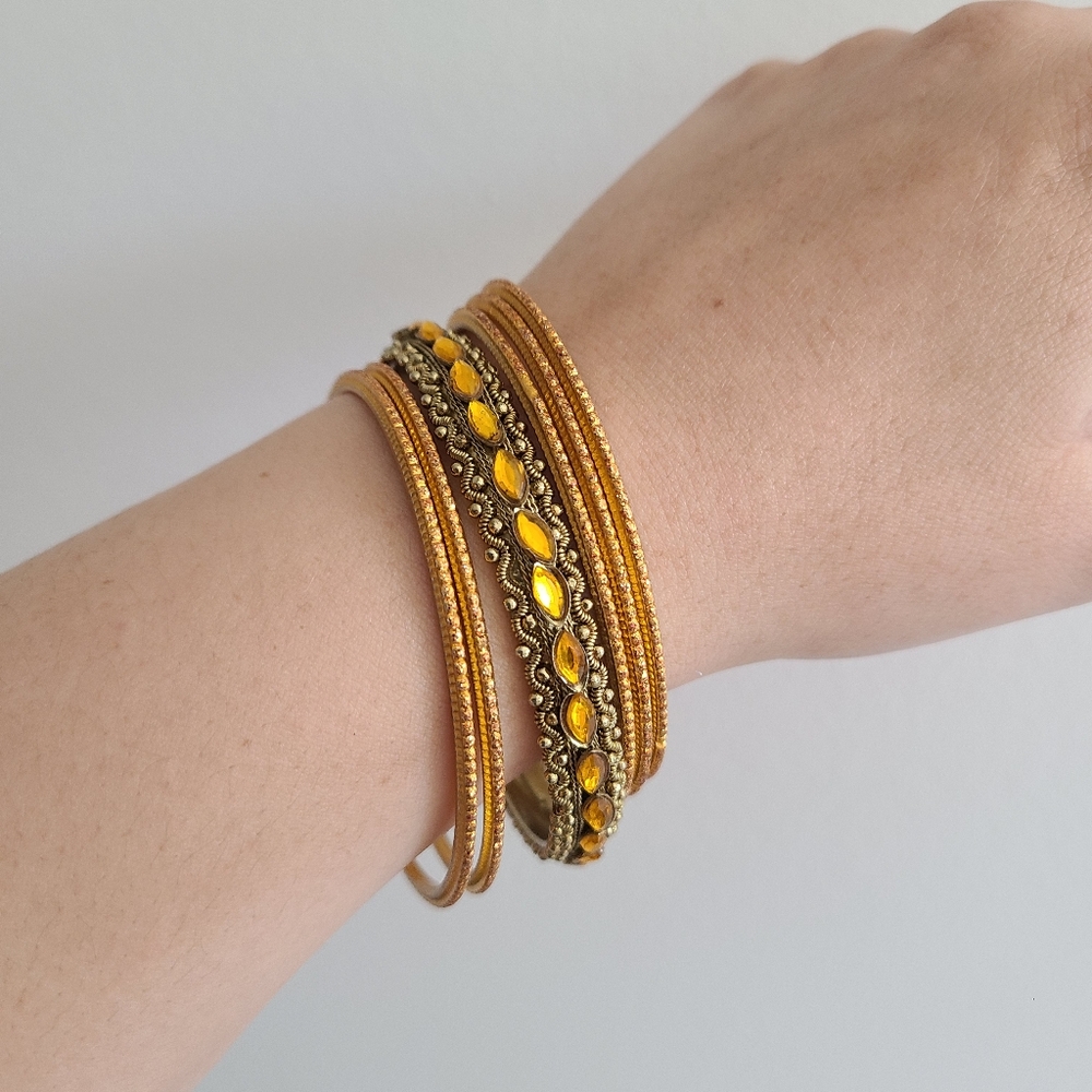 ✨2/$15-Gold Coloured Bangle Set